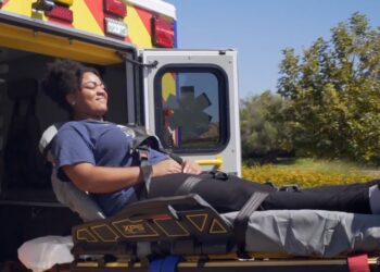 Estudiantes se entrenan en simulacro de emergencia real