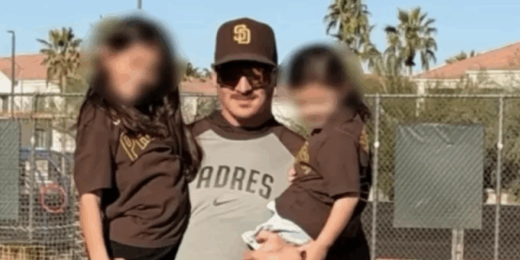 ICE detiene a coordinador de ligas menores de Padres