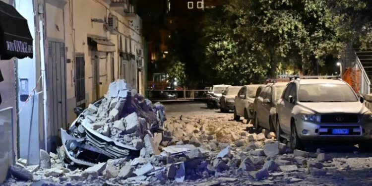 Sismo de magnitud 4.7 sacude Italia y deja 26 heridos y 300 evacuados