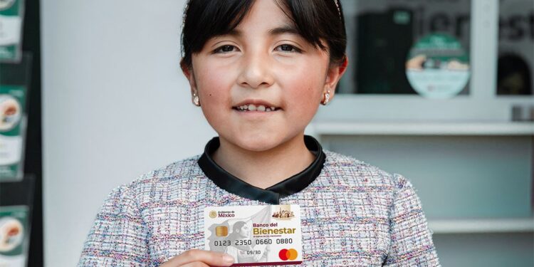 Inicia pago de 2,500 pesos de la Beca Rita Cetina