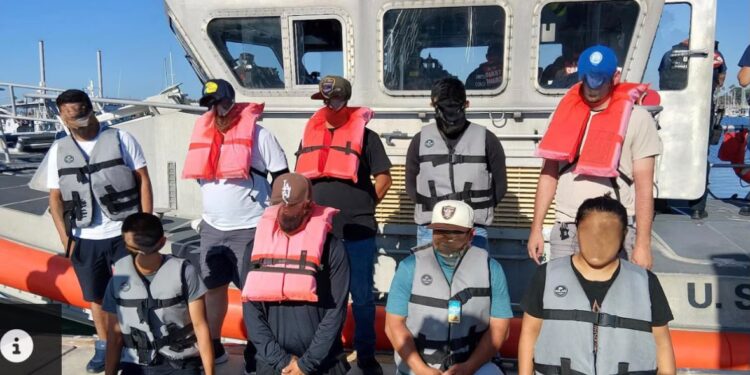 Guardia Costera intercepta embarcación con nueve migrantes