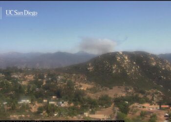 Incendio en Jamul obliga a evacuaciones