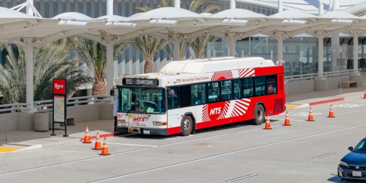 MTS ampliará servicio de la Ruta 992 hacia el Aeropuerto de San Diego