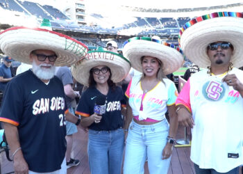 La afición de Los Padres se reúne para apoyar al equipo en su momento más importante