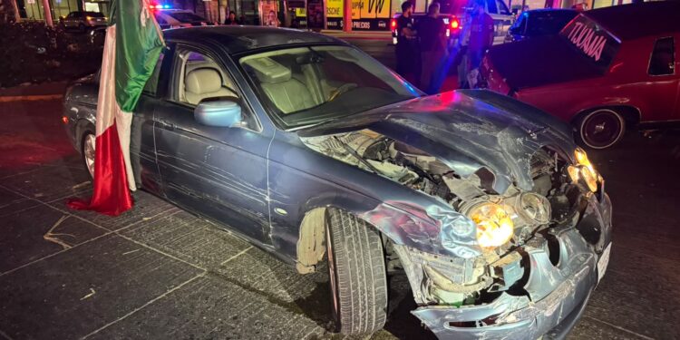 Aseguran vehículo involucrado en pleito y choque múltiple durante festejos patrios en Tijuana
