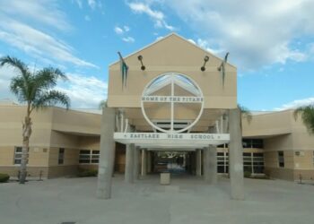 Estudiantes de preparatoria en Chula Vista ganan en feria internacional de ciencias con proyectos de bajo costo