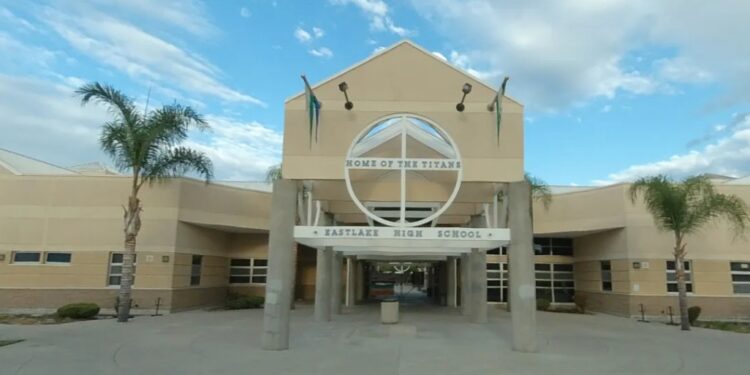Estudiantes de preparatoria en Chula Vista ganan en feria internacional de ciencias con proyectos de bajo costo