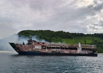 Recuperan 76 cuerpos tras incendio de ferry en Filipinas