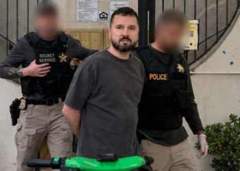 Creador de contenido es arrestado por amenazar de muerte a Trump