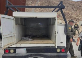 Patrulla Fronteriza rescató a 31 inmigrantes encerrados en una camioneta en Ocotillo