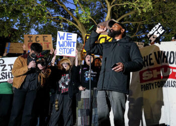 Candidato al concejo de Austin fue arrestado tras protesta contra tiroteo de ICE