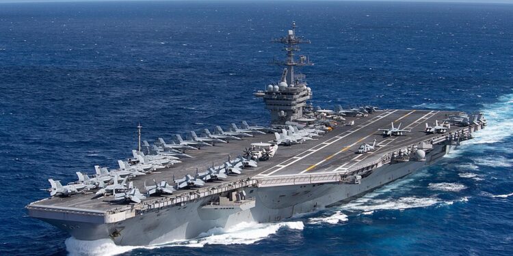 USS Theodore Roosevelt se prepara para despliegue al mar Arábigo