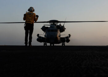 Secretario de la Navy reporta 8 intentos de suicidio en el Lincoln