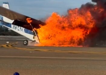 Continúa cerrado aeropuerto de Kearny Mesa tras accidente mortal de avioneta