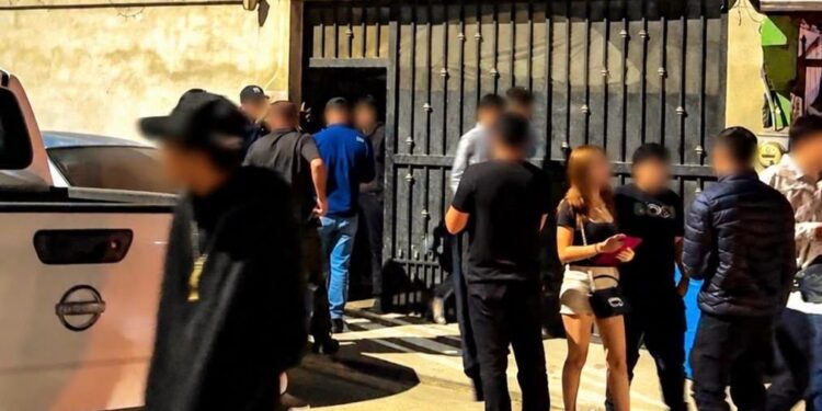 Suspenden fiesta clandestina con más de 30 menores y alcohol en Tijuana
