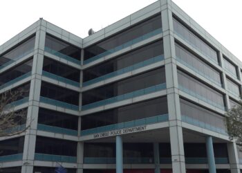 San Diego inicia construcción de cerco de seguridad en sede central de la Policía