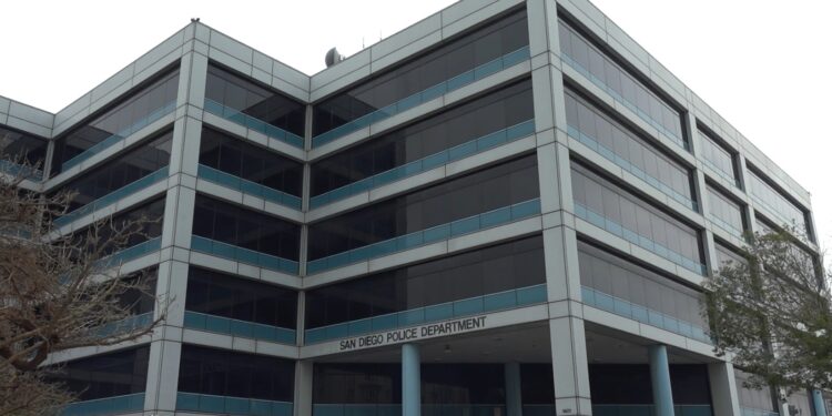 San Diego inicia construcción de cerco de seguridad en sede central de la Policía