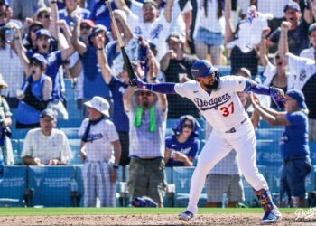Dodgers vence 5-3 a Braves en el primer juego de la Serie Divisional
