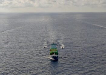 Guardia Costera interceptó barco con combustible ilegal hacia Cuba y lo escoltó a Progreso, México