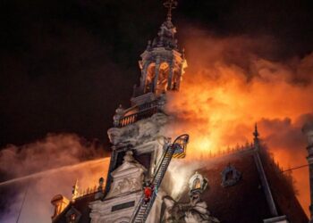 Macron promete mano dura tras noche de disturbios en Francia, más de 2 mil detenidos y dos muertos