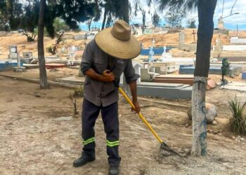 Tijuana alista sus panteones para el Día de Muertos