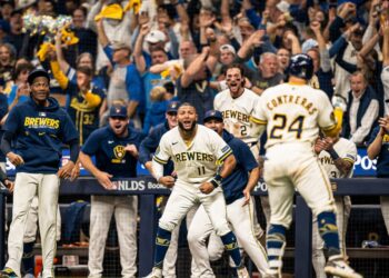 Padres de San Diego perdieron el Juego 1 de la Serie Divisional ante Brewers