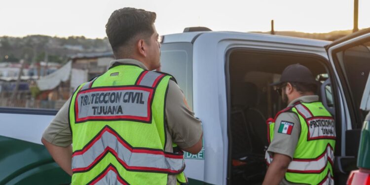 Protección Civil alerta a habitantes de la canalización del Río Tijuana ante lluvias intensas
