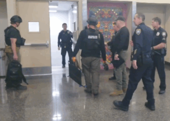 Despliegan-equipo-antibombas-bolsa-sospechosa-aeropuerto
