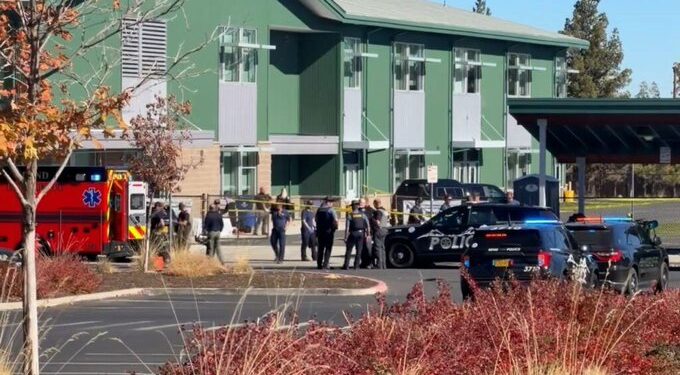 Policía actualiza el saldo de víctimas y lesionados tras tiroteo en escuela de Oregon