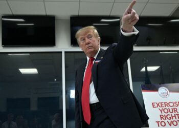 Trump votó de forma anticipada en Florida y arranca gira de campaña