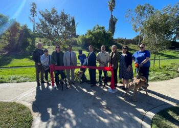 Celebran la renovación de Hilltop Park con un "perruno" desfile