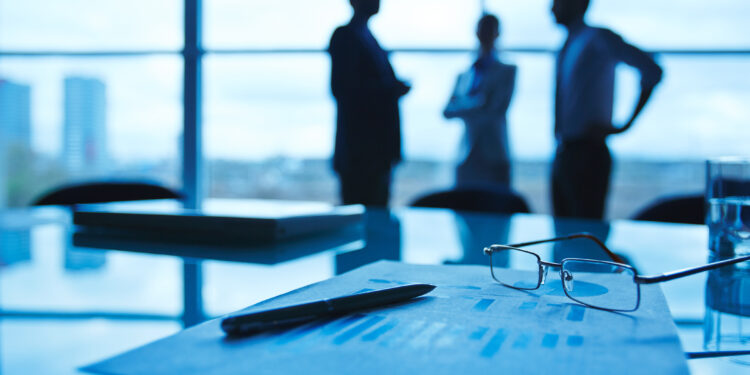 Empresas enfrentan dudas por registro electrónico de jornada laboral previsto para 2027