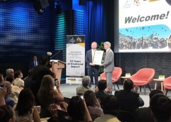 entregan-reconocimientos-cetys-universidad-65-aniversario