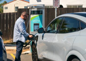 parques-estatales-reciben-primeros-centros-carga-autos-electricos
